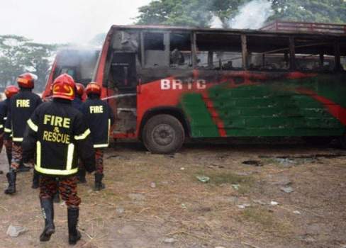 রাজশাহীতে দুটি বিআরটিসি বাসে আগুন