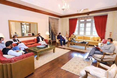 করোনায় আক্রান্ত হয়েই বৈঠকে ইমরান খান