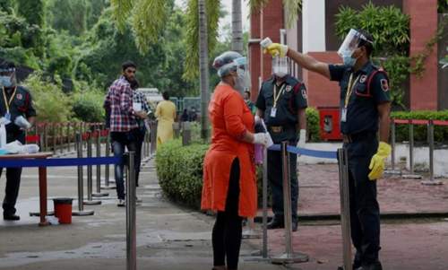 সীমান্তে আটকে পড়া যাত্রীদের প্রবেশের অনুমতি