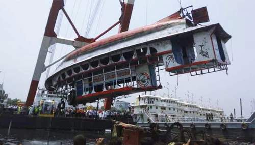 শীতলক্ষ্যা নদীতে ডুবে যাওয়া লঞ্চ উদ্ধার, নিহত বেড়ে ২৬