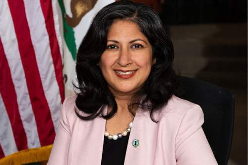 ইসলামবিদ্বেষের বিরুদ্ধে মার্কিন প্রথম মুসলিম নারী মেয়রের লড়াই