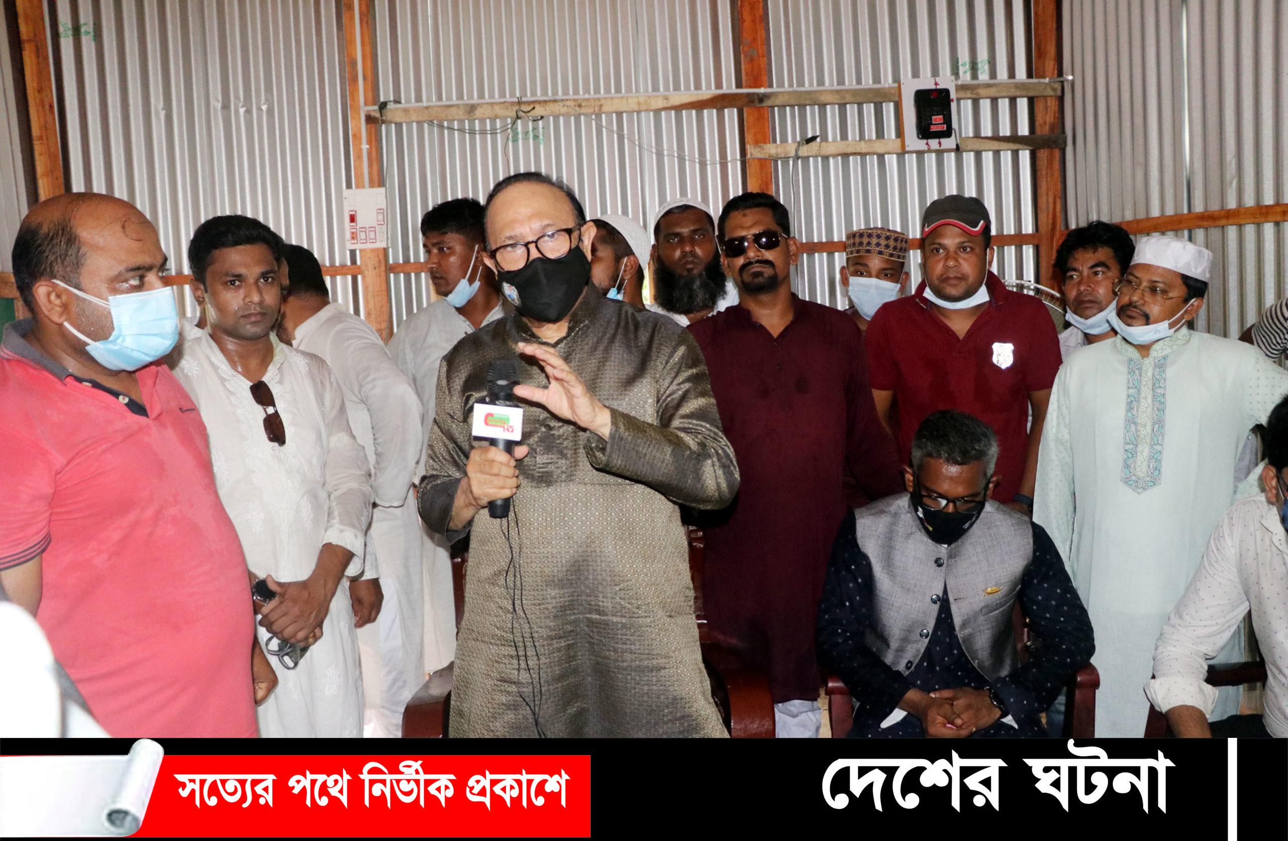 মুরাদনগরে অগ্নিকান্ডে নিঃস্ব মাছ ব্যবসায়ীকে নতুন ঘর দিলেন এমপি ইউসুফ হারুন