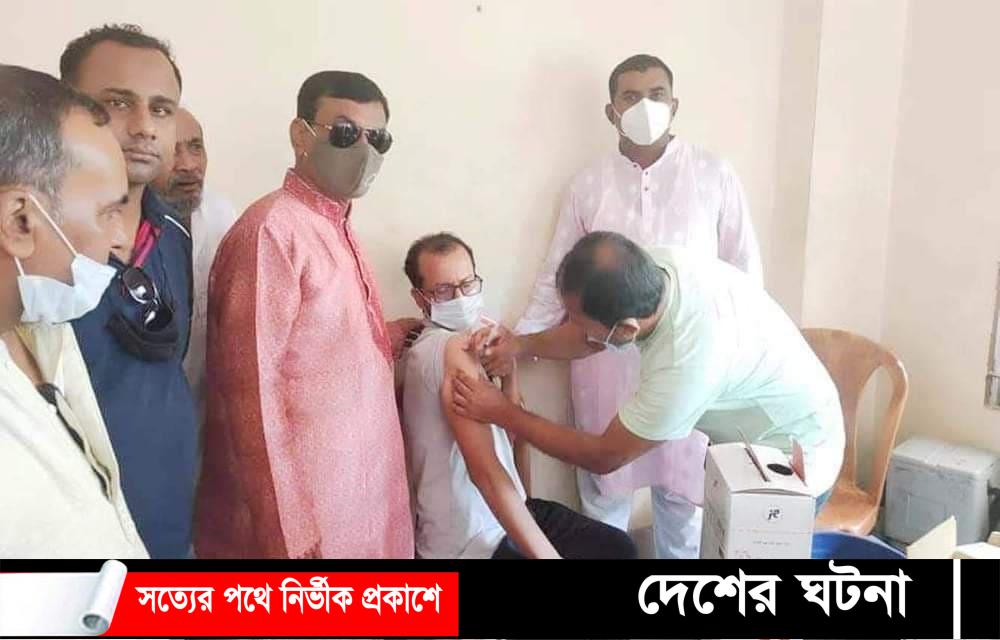 দীর্ঘ লাইনে দাড়িয়ে চৌদ্দগ্রামে গণটিকার দ্বিতীয় ডোজ শুরু
