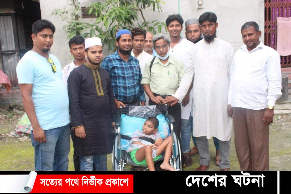 হুইল চেয়ারে বসে প্রতিবন্ধি ছনুর অনাবিল আনন্দের হাসি, কাঁদলেন মা