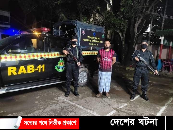 কুমিল্লায় বিদেশী পিস্তল ও দেশীয় অস্ত্রসহ মাদক ব্যবসায়ী গ্রেফতার