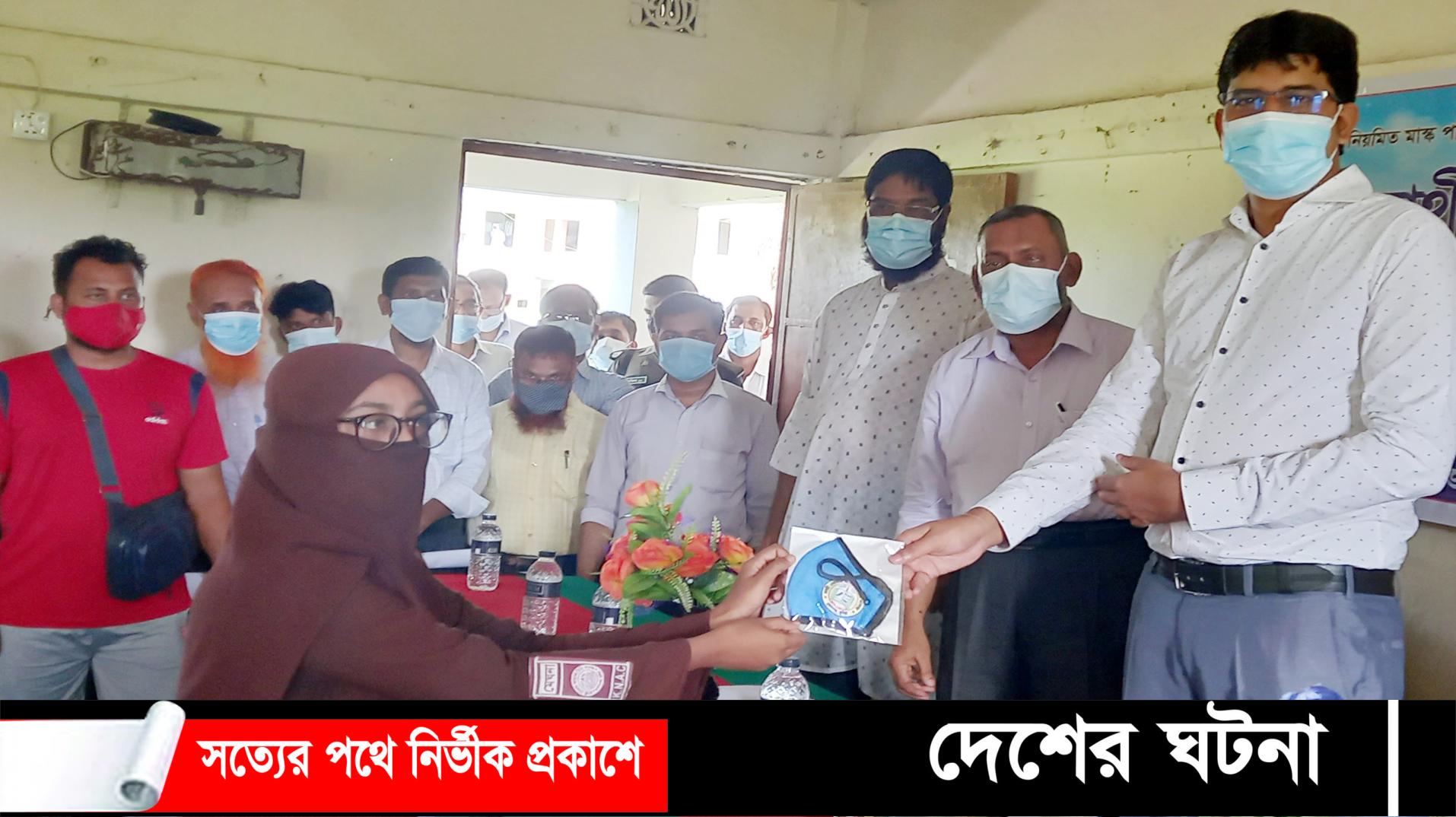 মুরাদনগর কাজী নোমান আহমেদ ডিগ্রি কলেজ শিক্ষার্থীদের মাস্ক বিতরণ