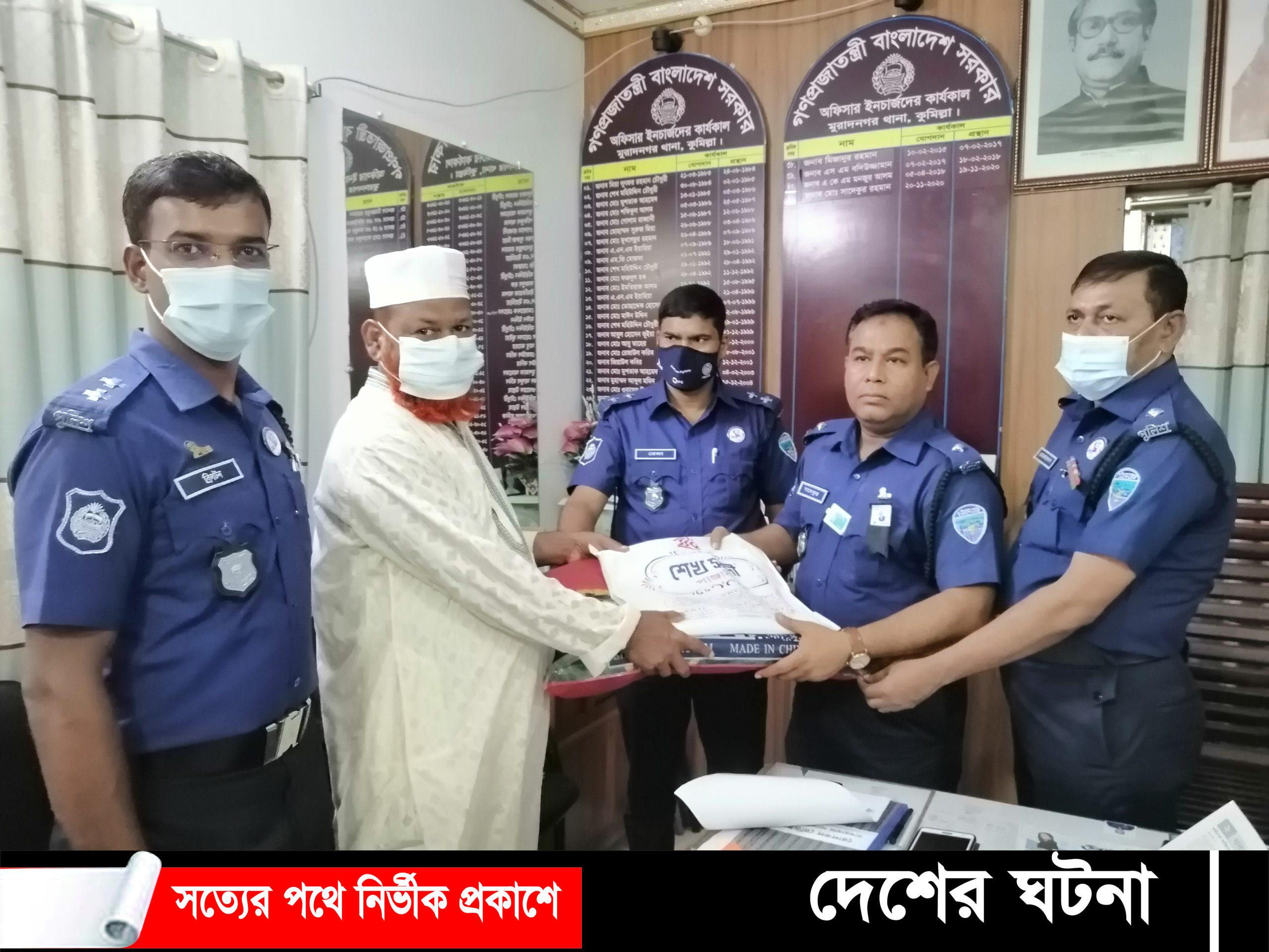 অবসরপ্রাপ্ত পুলিশ সদস্যকে সুসজ্জিত গাড়িতে বাড়ি পৌঁছে দিল মুরাদনগর থানা পুলিশ