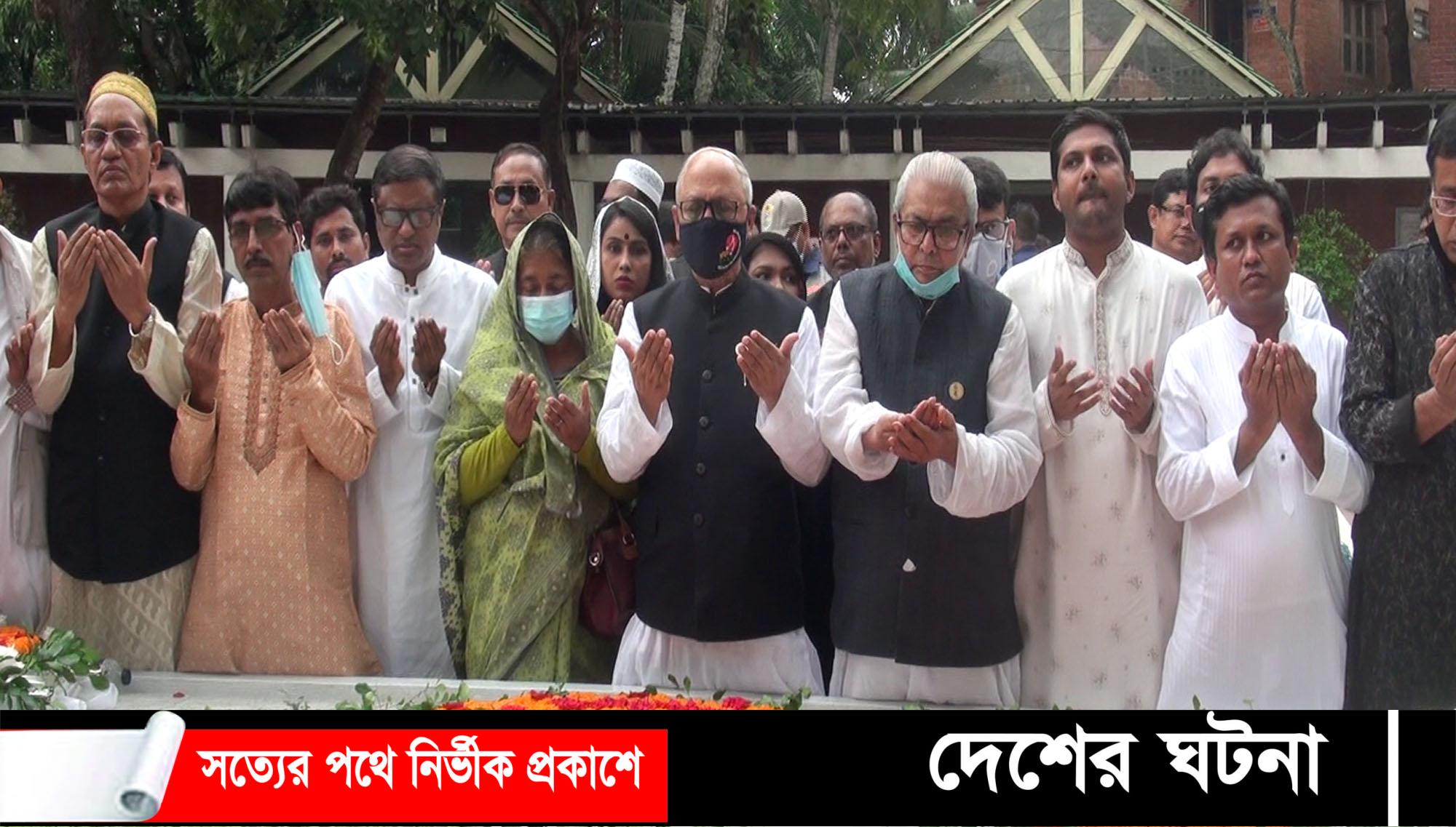 টুঙ্গিপাড়ায় বঙ্গবন্ধুর সমাধিতে আওয়ামী লীগের শ্রম ও জনশক্তি বিষয়ক উপ-কমিটির শ্রদ্ধা