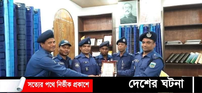 বয়স্ক ব্যক্তিকে কোলে উঠিয়ে ভোটকেন্দ্রে নেওয়া সম্মাননা পেল কনস্টেবল শরিফুল