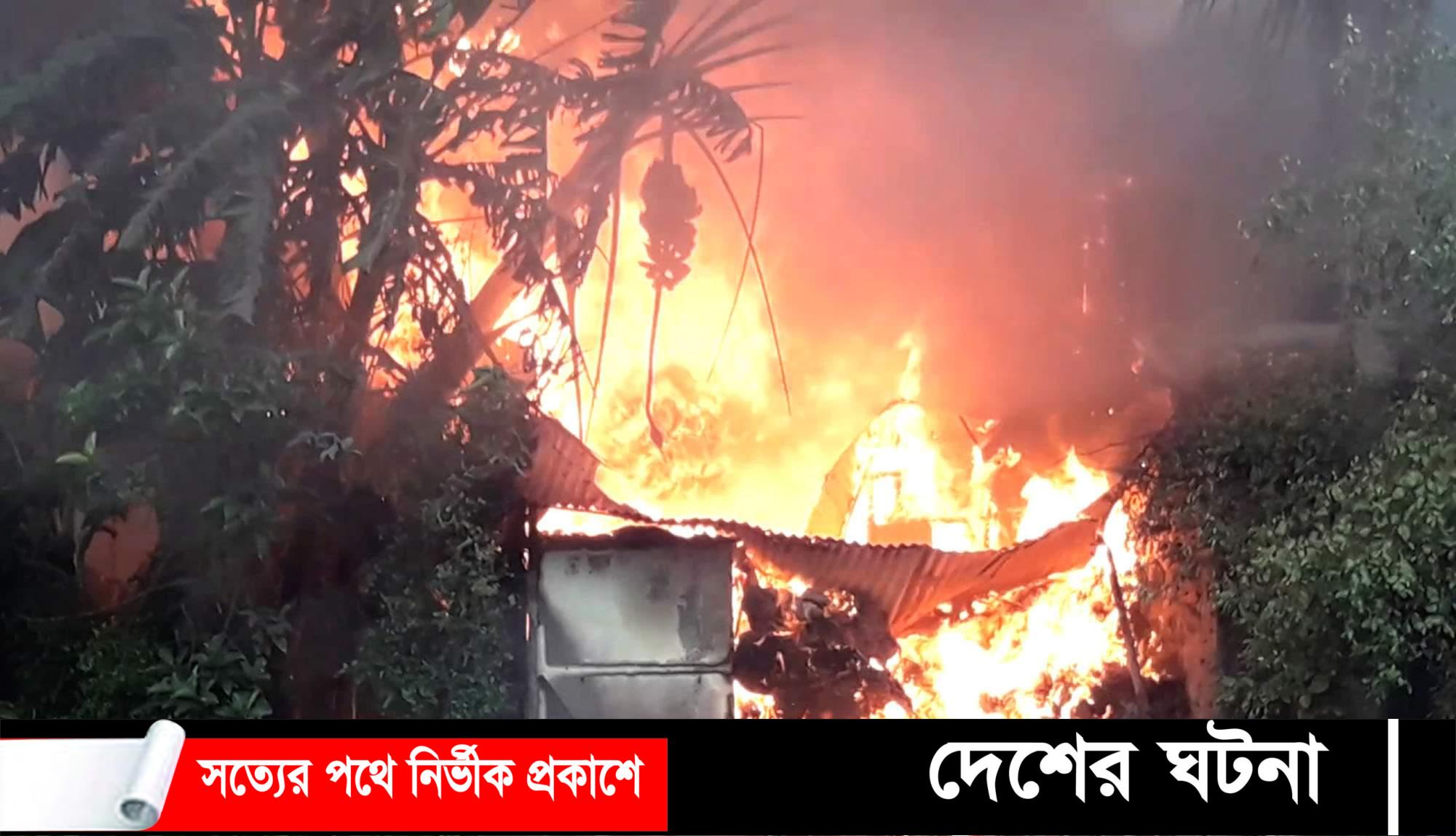 গোপালগঞ্জে আগুনে পুড়ে গেছে ৩টি দো-তলা দোকান ঘর