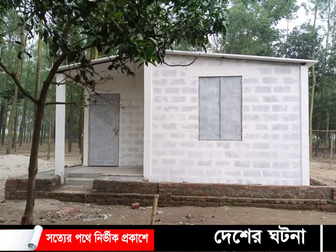 রাণীশংকৈলে পুলিশের উদ্যোগে জমিসহ ঘর পেল হতদরিদ্র মোমেনা