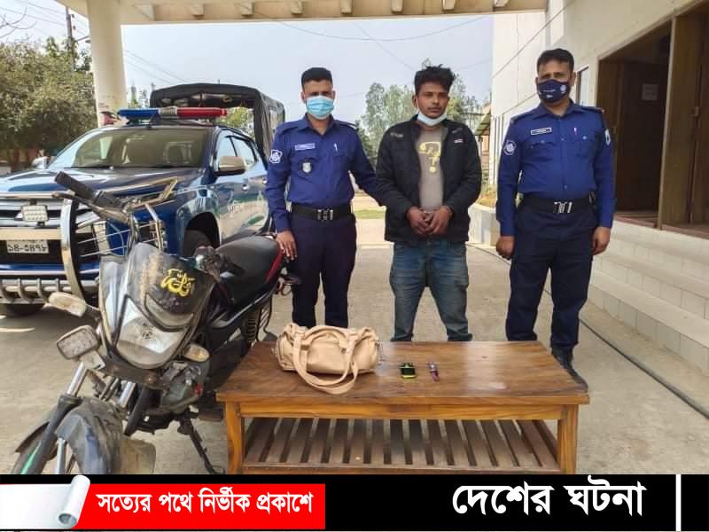 বগুড়া শাজাহানপুরে বার্মিজ চাকুসহ ছিনতাইকারী আটক