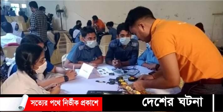 কুমিল্লায় স্কুল পর্যায়ে প্রথম মানব সদৃশ রোবট তৈরি 