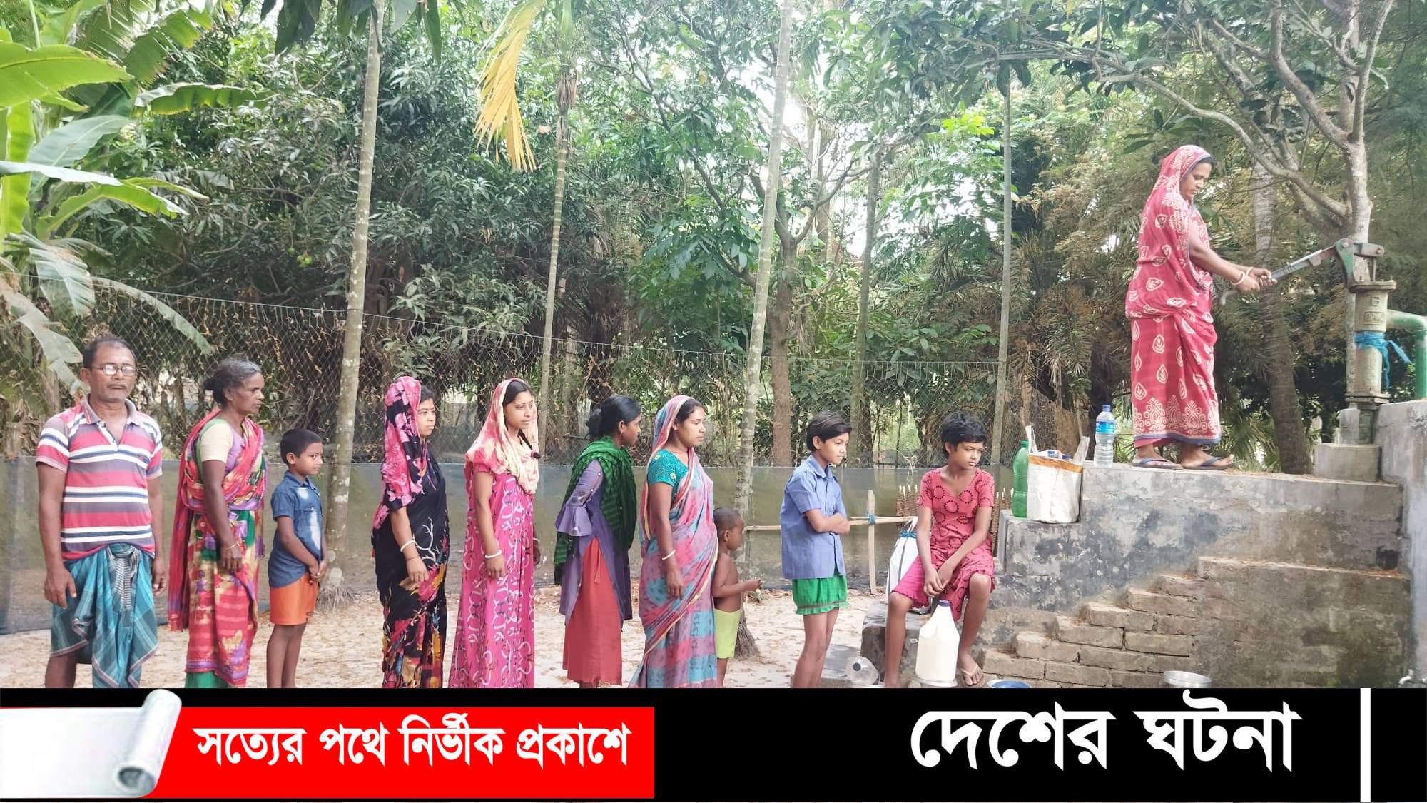 পানির জন্য হাহাকার! লাইনে দাঁড়িয়ে পানি নিতে হচ্ছে মহিলাদের