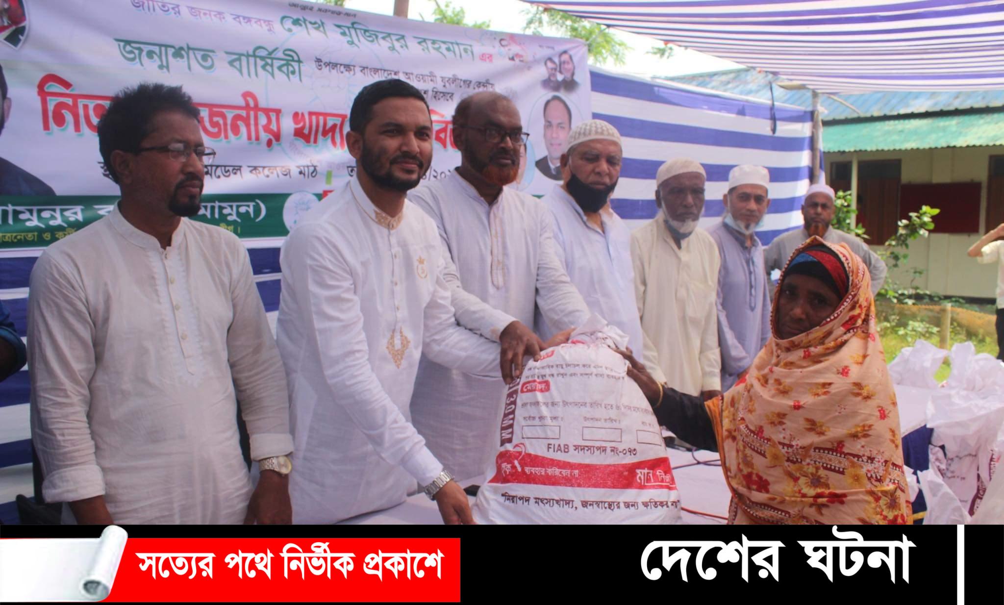 দেবীদ্বারে যুবলীগ নেতার দেয়া দুইশতাধিক পরিবার পেলেন ইফতার সামগ্রী