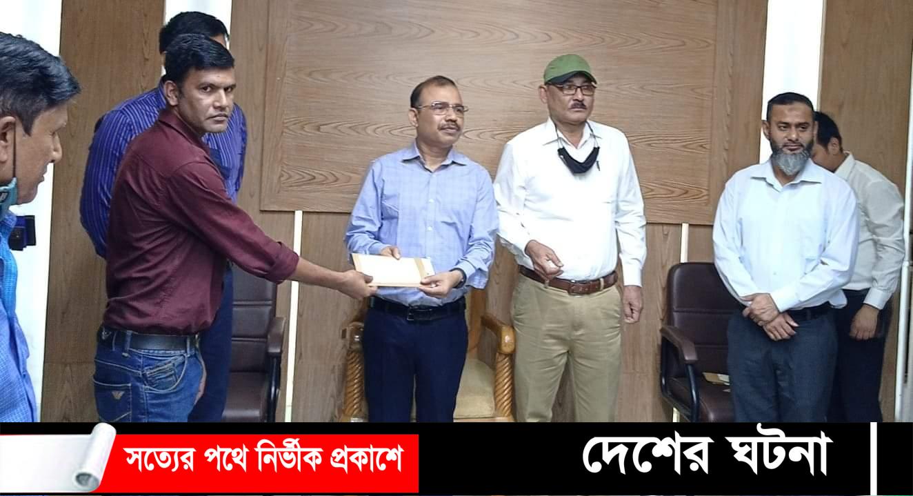 নীলফামারীতে ১৩ সাংবাদিক পেল প্রধানমন্ত্রীর প্রণোদনা