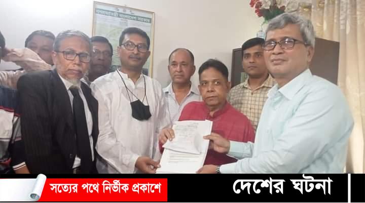 কুসিক নির্বাচন: আওয়ামী লীগের প্রার্থী আরফানুল হক রিফাত মনোনয়নপত্র জমা দিলেন