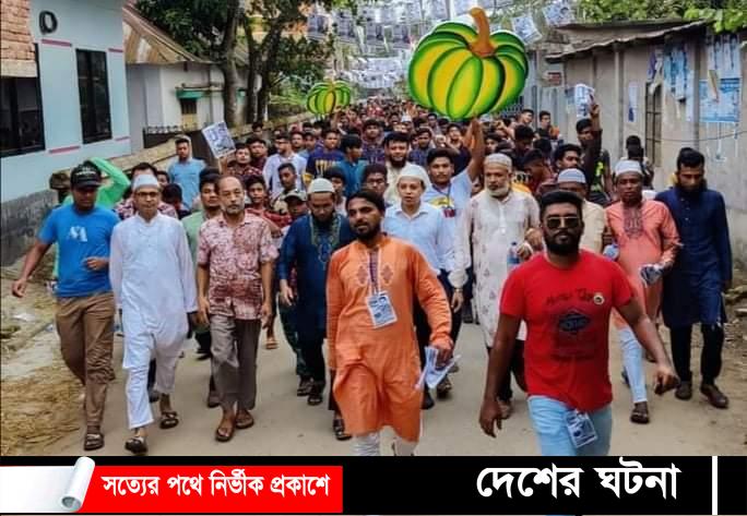 কুসিক নির্বাচনে ভোটারদের বাড়িতে বাড়িতে কাউন্সিলর প্রার্থী মিষ্টি কুমড়া মার্কা কামাল