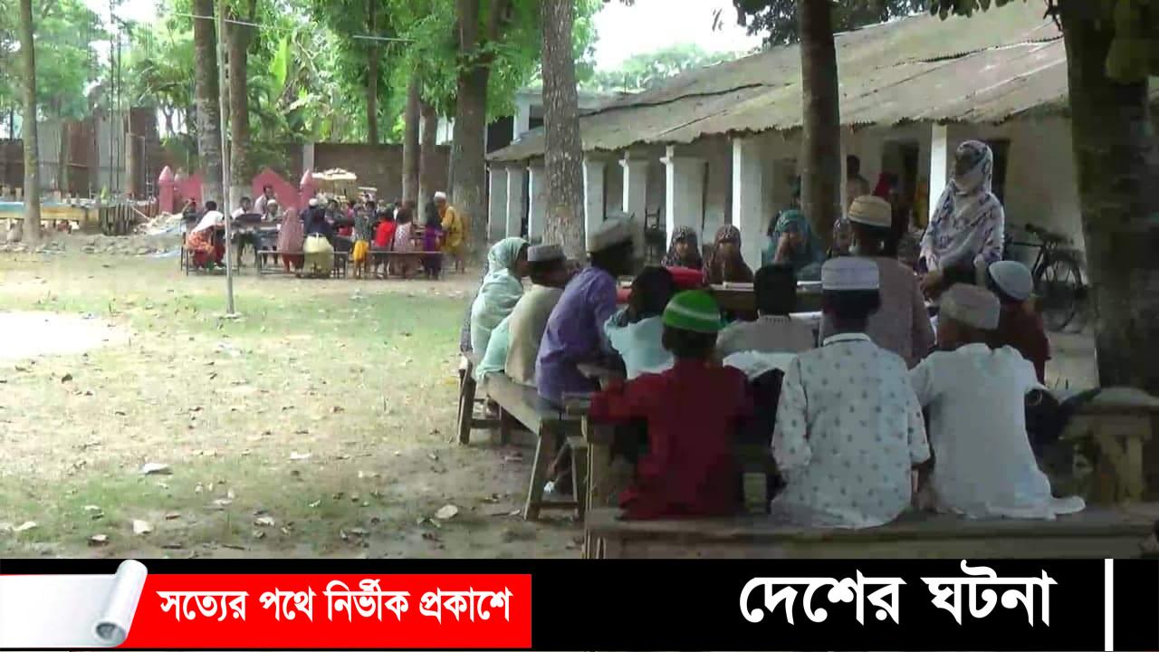 জয়পুরহাটে ক্লাস রুম সংকটে মাঠে চলছে পাঠদান