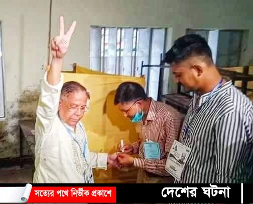 কুসিক নির্বাচনে একই কেন্দ্রে ভোট দিলেন রিফাত-কায়সার
