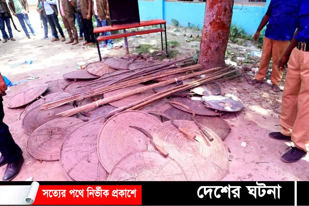 কুষ্টিয়ার কাইজা বন্ধে দেশীয় অস্ত্র জমা দিলেন ঝাউদিয়া ইউনিয়নবাসী