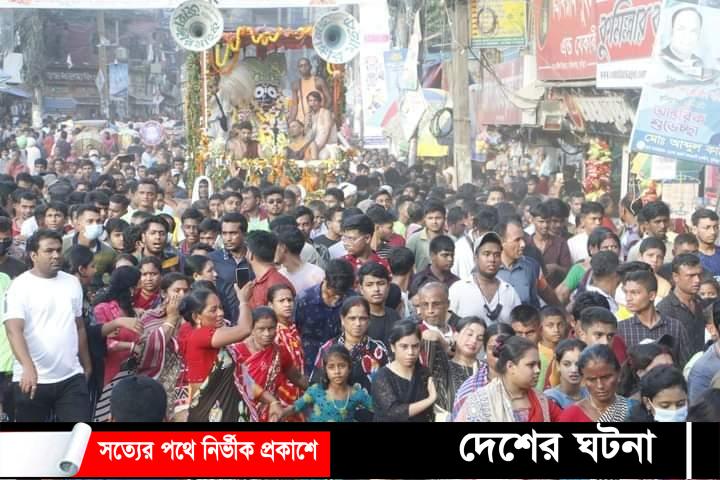 কুমিল্লায় প্রথমবারের মতো প্রধান সড়কে রথযাত্রা