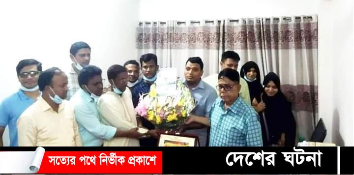 নবনির্বাচিত মেয়র রিফাতকে বিডিএইচএস কুমিল্লা শাখার ফুলেল শুভেচ্ছা