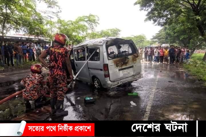 কুমিল্লায় মাইক্রোর চাকা বিস্ফোরণ: ইঞ্জিনে আগুন ধরে যাত্রী নিহত