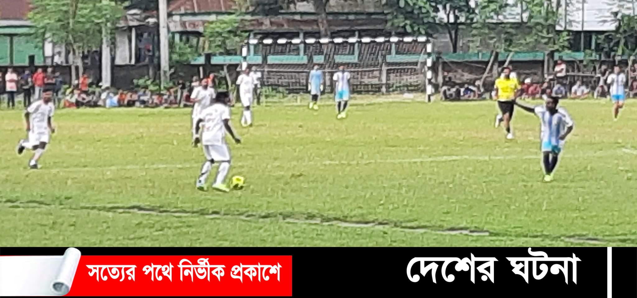 ডোমারে সাবেক ফুটবল খেলোয়ারদের পূর্নমিলনী ও প্রীতি ফুটবল খেলা অনুষ্ঠিত