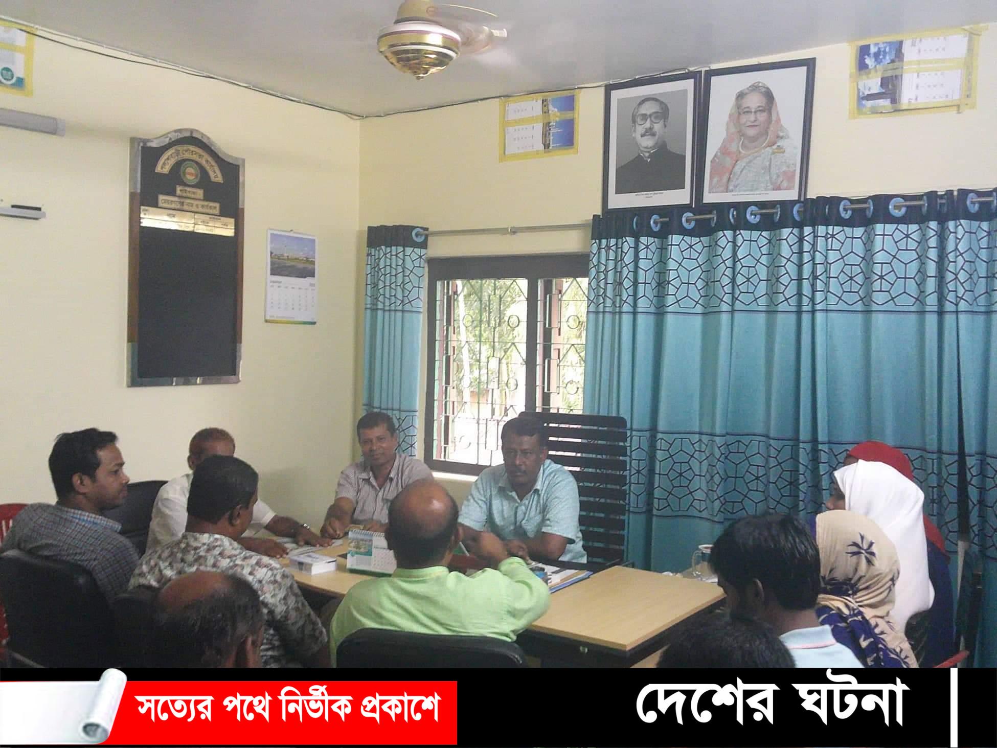 পলাশবাড়ীর পৌর মেয়র এর  সঙ্গে জেলা পরিষদের প্রার্থী ফুল মিয়ার মতবিনিময়