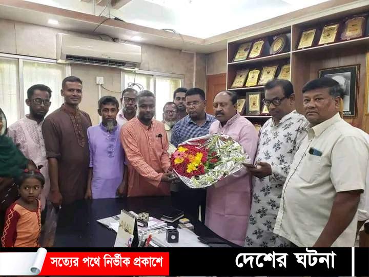 বগুড়া জেলা আ’লীগের সভাপতি কে ফুল দিয়ে শুভেচ্ছা