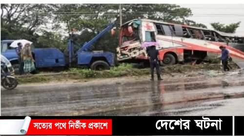 মহাসড়কের বিভাজকে উঠে গেল বাস,আহত ৪১ যাত্রী