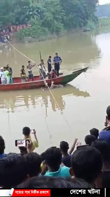 গোমতী নদীতে অজ্ঞাত যুবকের লাশ