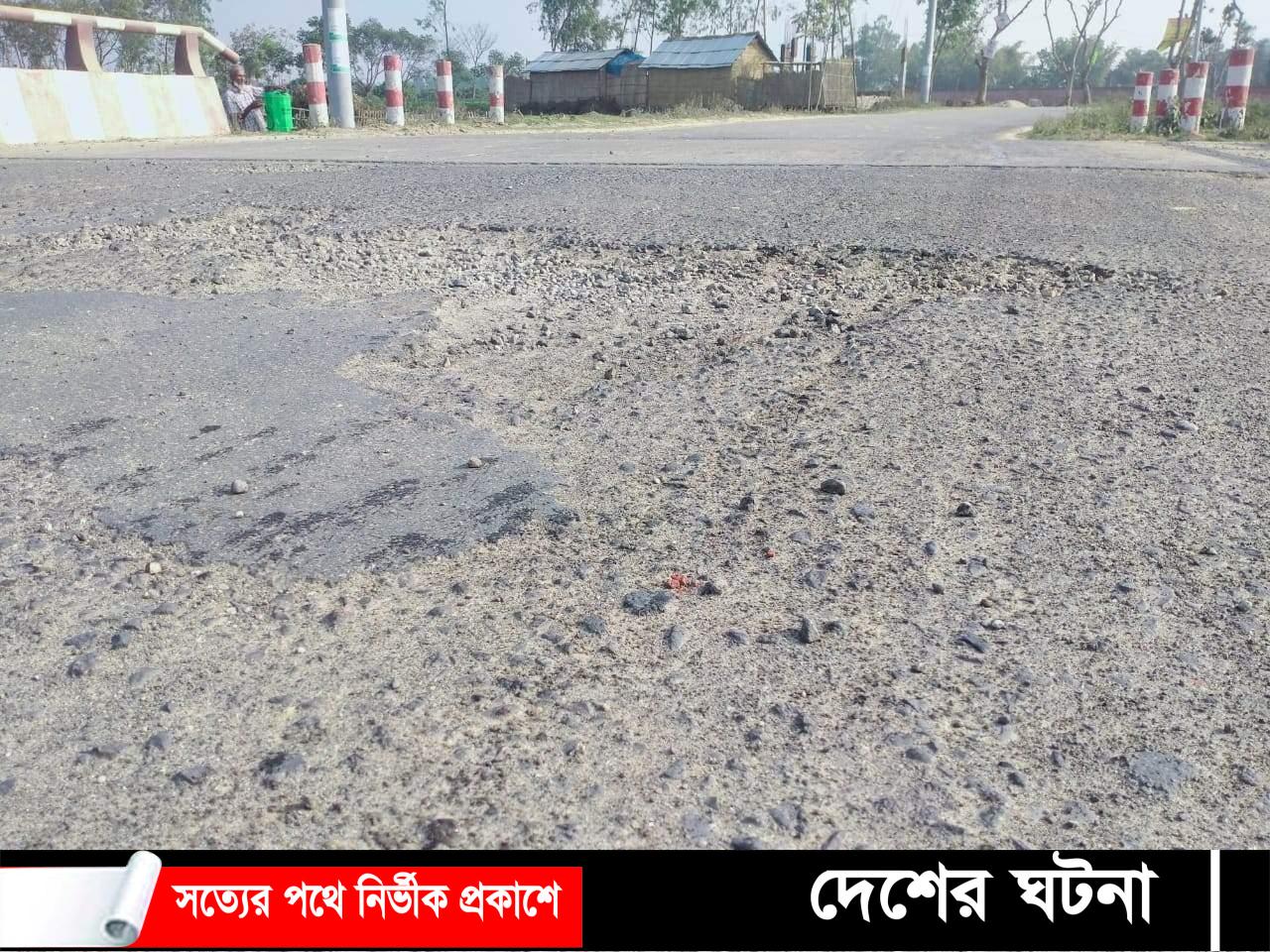 রুহিয়া থেকে ঠাকুরগাঁও রাস্তার বেহাল অবস্থা ভোগান্তিতে লক্ষাধিক মানুষ