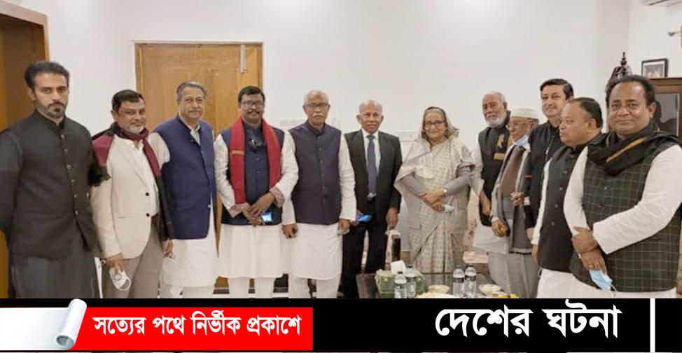 খুলনায় আওয়ামীলীগ নেতা‌দের সাথে সৌজন্য সাক্ষাৎ করলেন শেখ হা‌সিনা