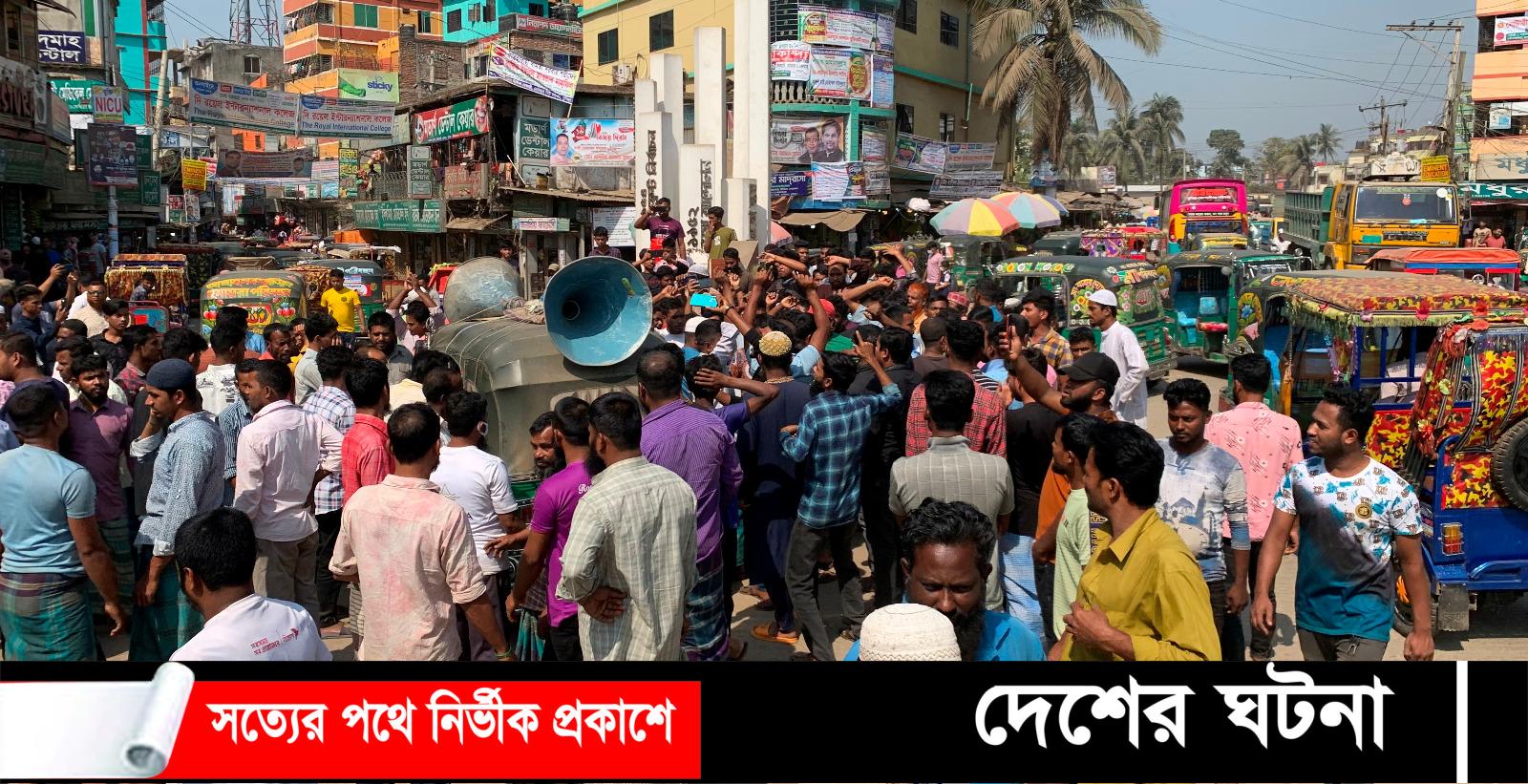 দেবীদ্বারে জিপির নামে চাঁদার প্রতিবাদে চালকদের বিক্ষোভ অবরোধ