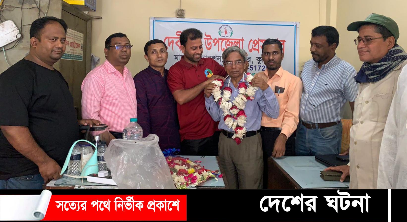 সাংবাদিকতার ৪৭ বছরে সম্মাননা ক্রেষ্ট পেলেন দেশের ঘটনার প্রকাশক আতিকুর রহমান বাশার