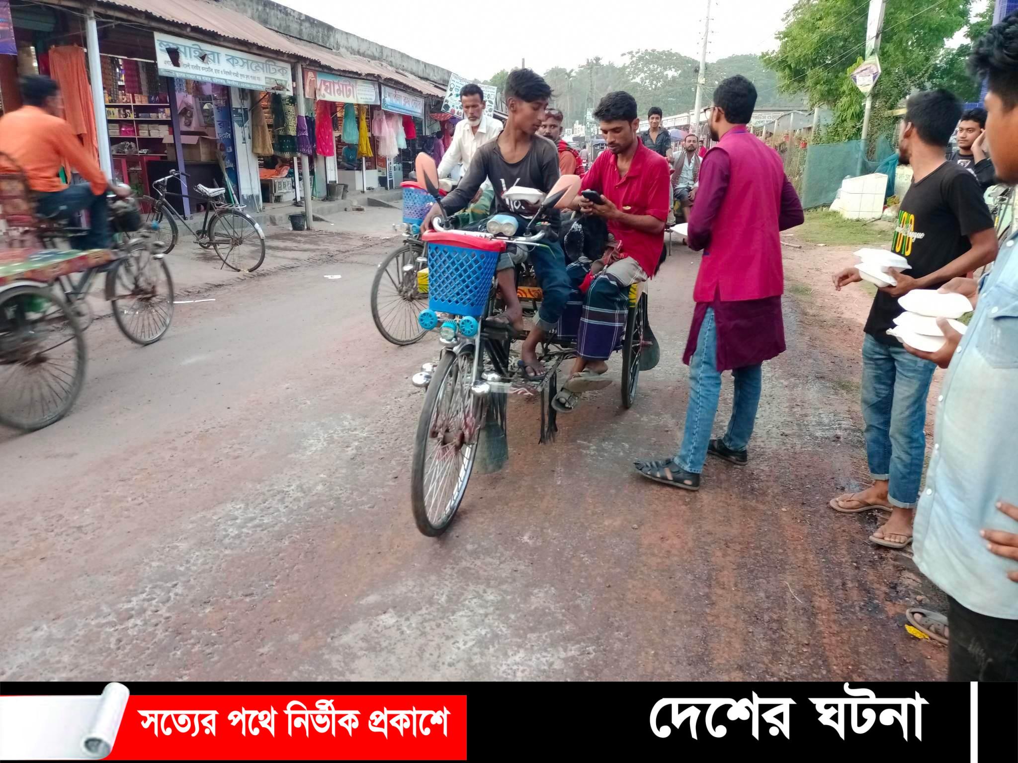 হরিনাকুন্ডুতে ছাত্র অধিকার পরিষদের পক্ষ থেকে ইফতার সামগ্রী বিতরন