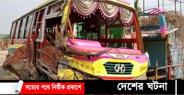 কুমিল্লায় বাস-ট্রাকের সংঘর্ষে বাইকের দুই আরোহী নিহত