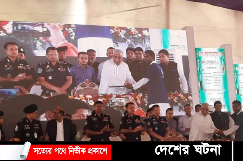 স্বরাষ্ট্রমন্ত্রীর কাছে আত্মসমর্পণ করল ৩১৫ চরমপন্থী