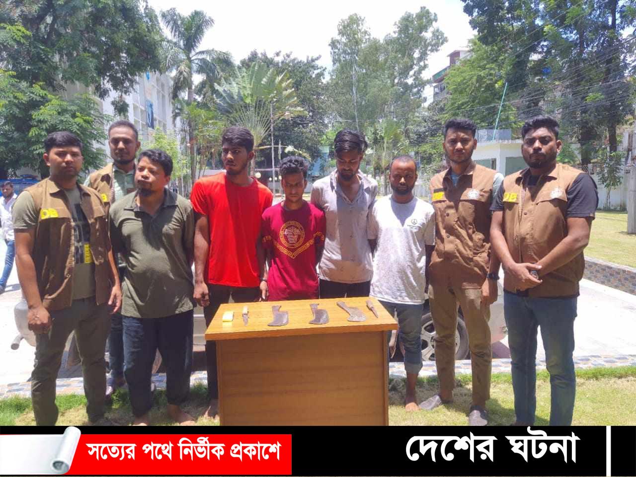 নরসিংদীতে ডাকাতির প্রস্ততিকালে দেশীয় অস্ত্রসহ ৫ জন ডাকাত গ্রেফতার