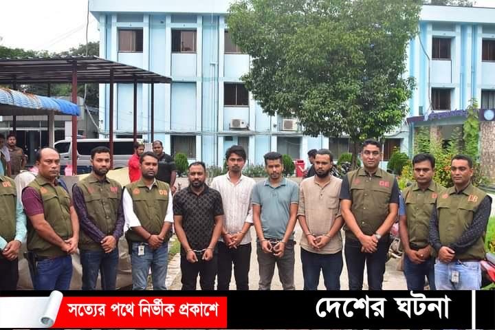 কুমিল্লায় বিদেশী পিস্তল ও গুলিসহ গ্রেফতার ৪