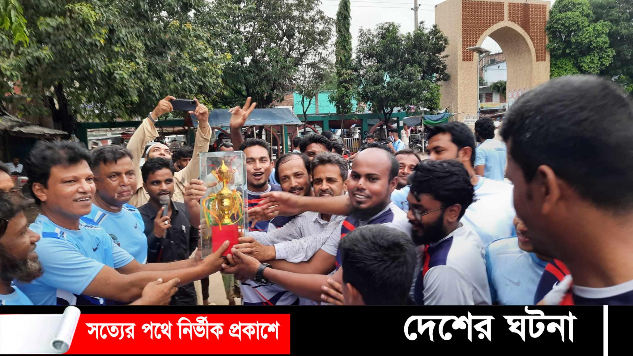 নওগাঁয় সাংবাদিকদের প্রীতি ফুটবল ম্যাচ অনুষ্ঠিত