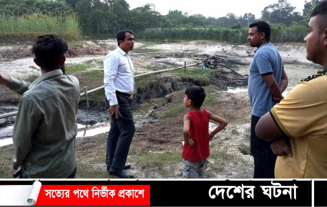 হোমনায় ড্রেজারে মাটি কাটায় ইউপি সদস্যকে জরিমানা