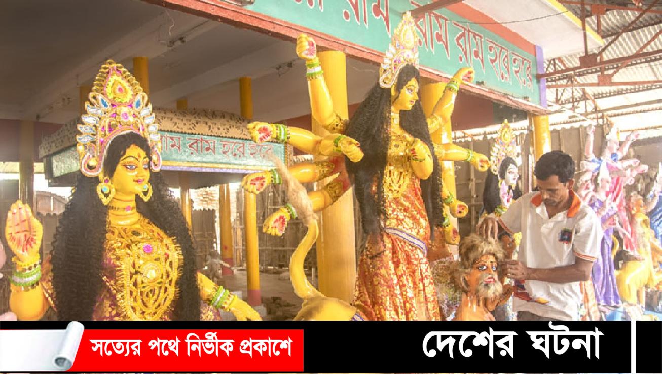 মণ্ডপে মণ্ডপে চলছে রং তুলির শেষ আঁচর