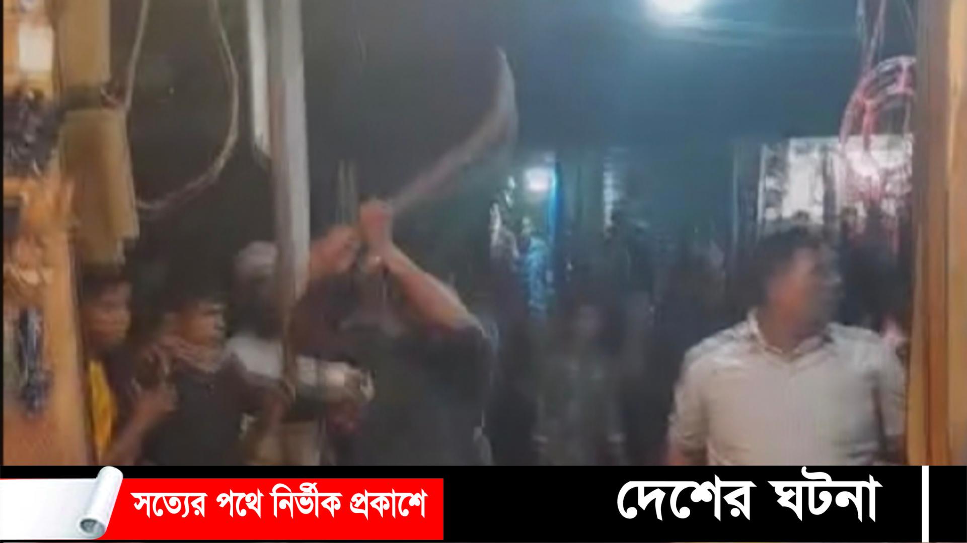 দেশীয় অস্ত্র নিয়ে দোকানে হামলা, ভিডিও ভাইরাল