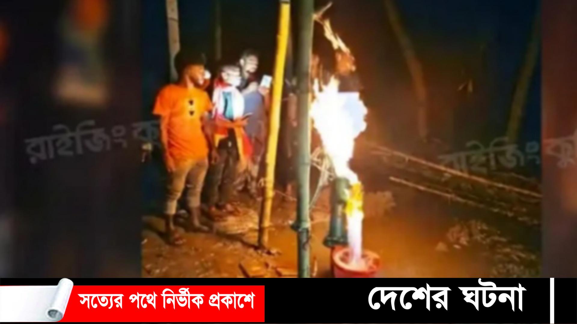 নতুন টিউবওয়েল থেকে বের হচ্ছে গ্যাস