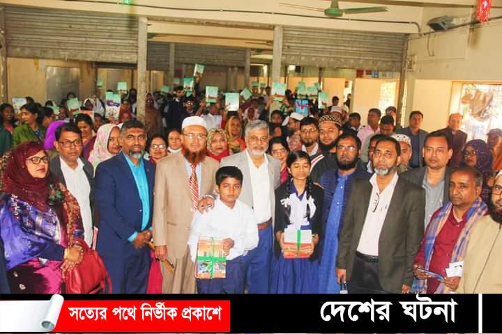 কুমিল্লায় নতুন বই পেয়ে আনন্দে মুখরিত  শিক্ষার্থীরা