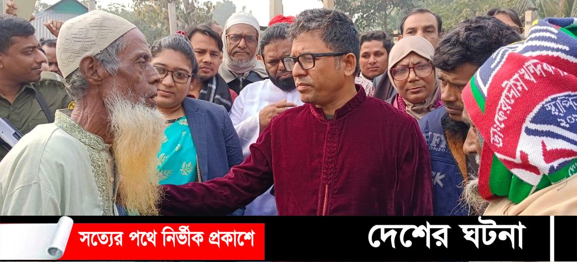 দেবীদ্বারে অগ্নিকাণ্ডে ক্ষতিগ্রস্তদের পাশে দাঁড়ালেন এমপি আবুল কালাম আজাদ