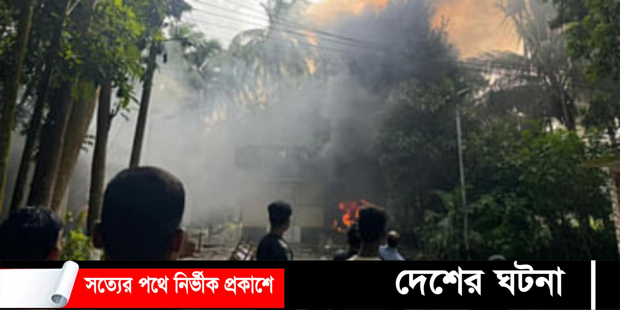 ওবায়দুল কাদেরের বাড়িতে ভাংচুর ও  অগ্নিসংযোগ